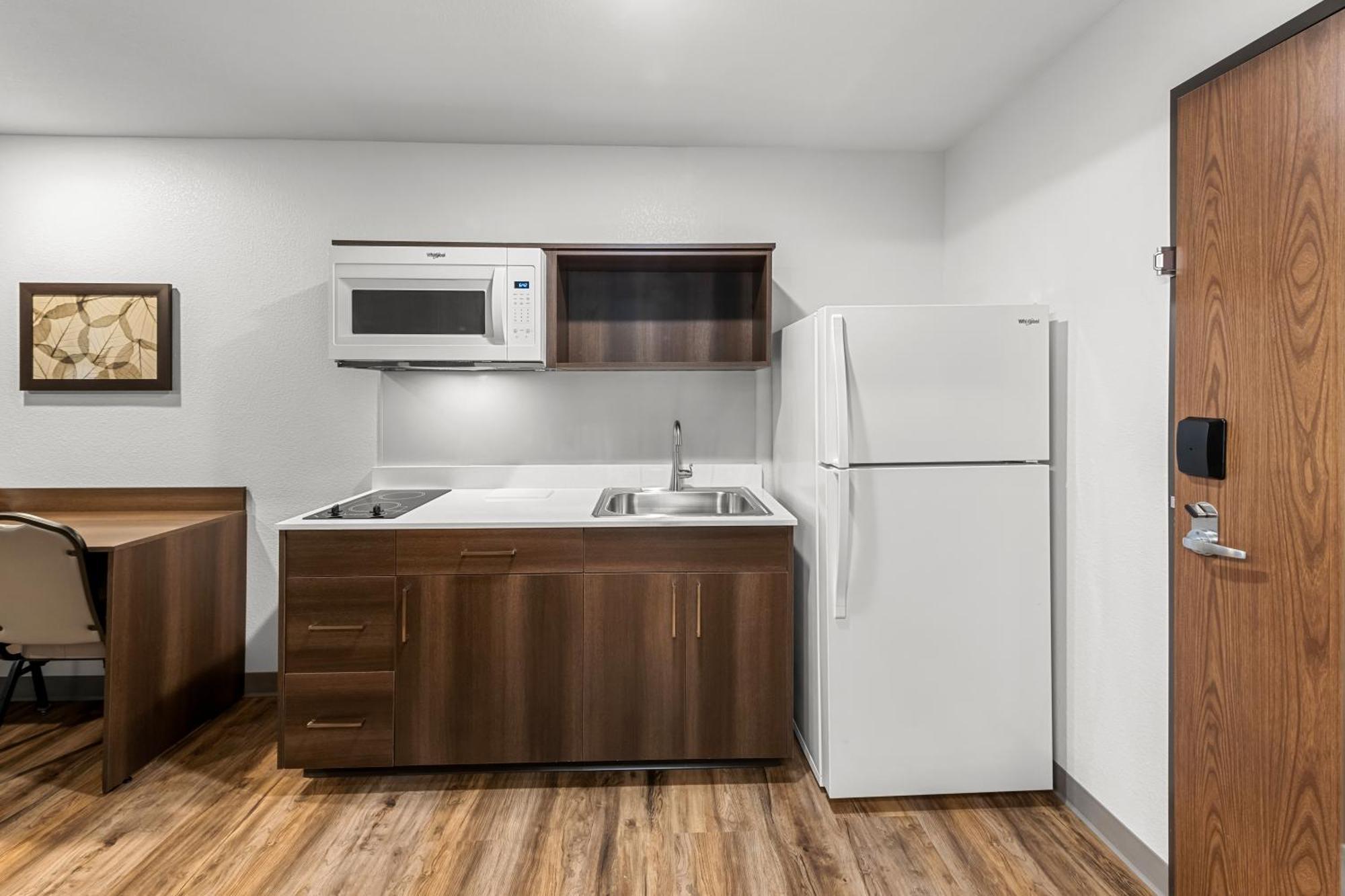 Woodspring Suites Kansas City Airport Exteriör bild